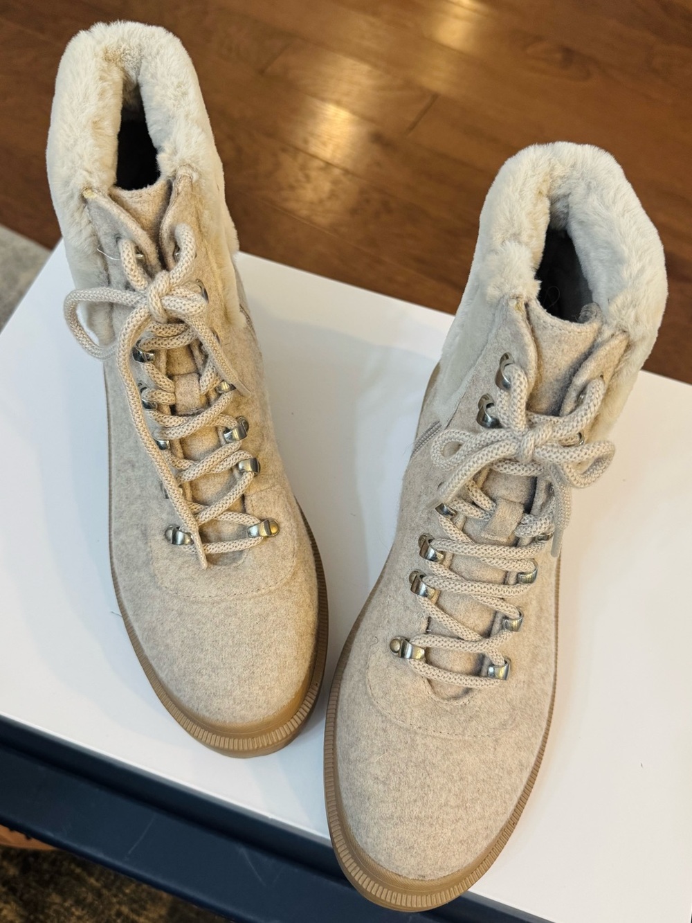 Cozy Women's Tan Faux-Shearling Hiker Boot